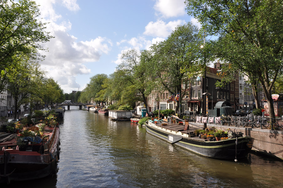 Los canales y las casas flotantes de  Ámsterdam