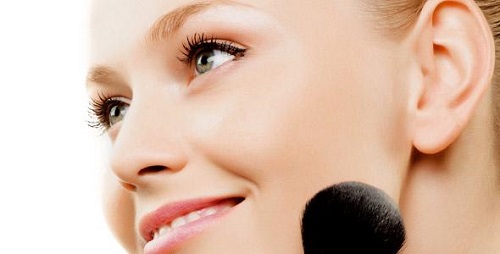 Consejos básicos para maquillarse correctamente y protegiendo la piel