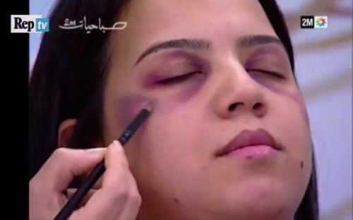 Polémico tutorial de belleza en Marruecos: ¡cómo aprender a disimular los golpes!